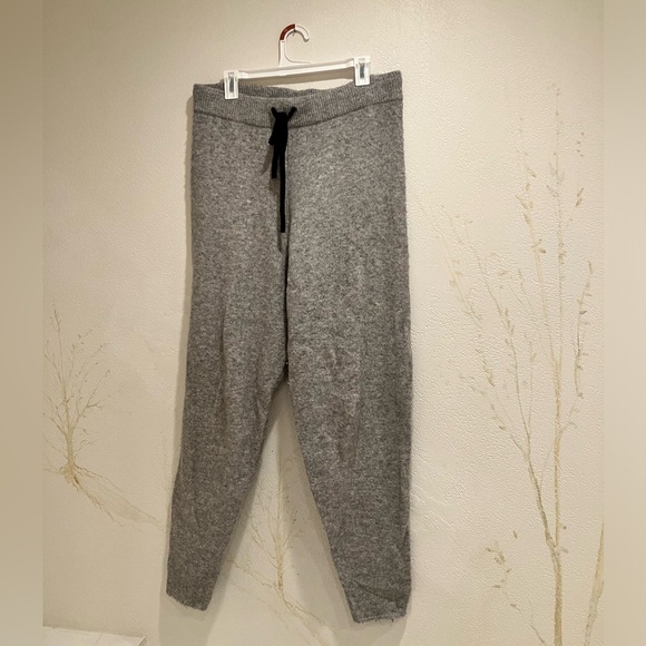 ASOS DESIGN Maternity knit pants with contrast tie in gray - Picture 4 of 7